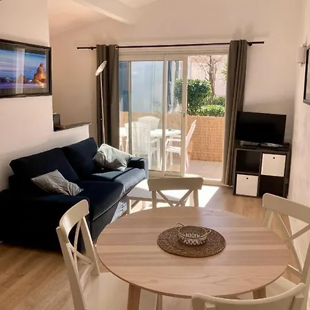 Charming 1 Bedroom Flat, Center With Pool And Car Park 아파트