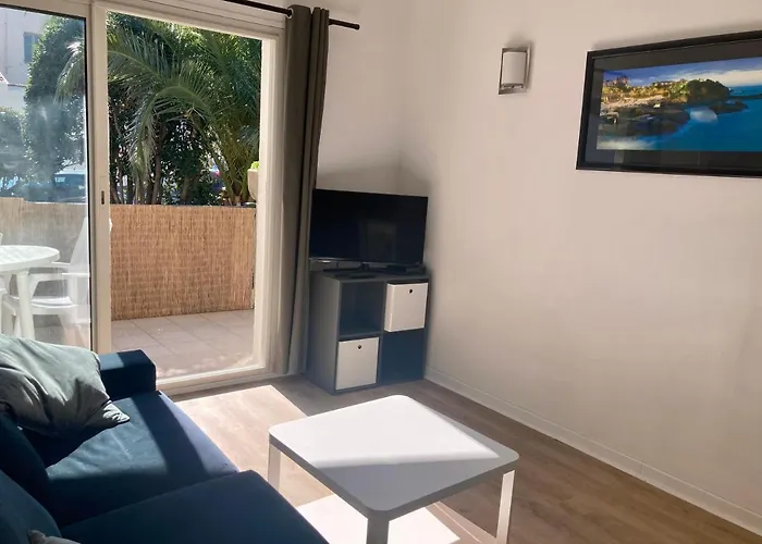 Charming 1 Bedroom Flat, Center With Pool And Car Park شقة *