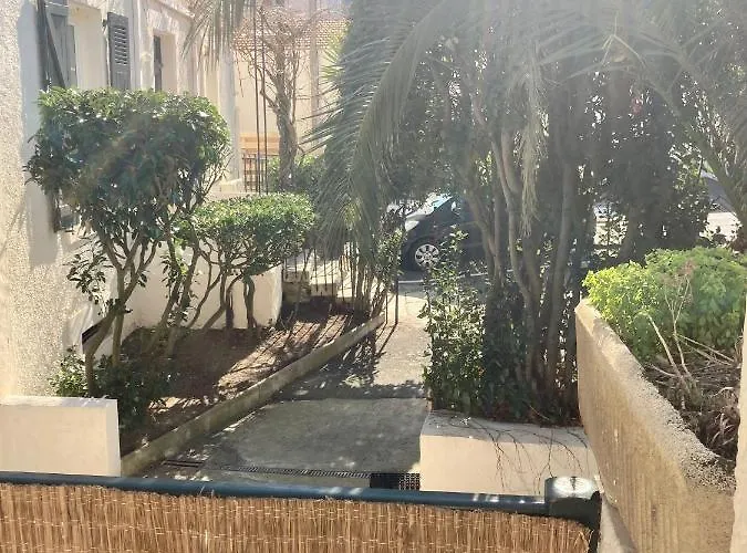 Charming 1 Bedroom Flat, Center With Pool And Car Park *