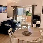 Charming 1 Bedroom Flat, Center With Pool And Car Park Lejlighed