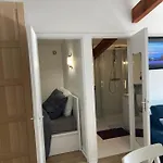 Lejlighed Charming 1 Bedroom Flat, Center With Pool And Car Park