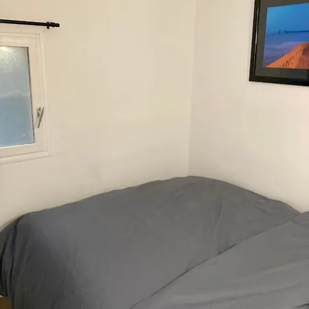 Charming 1 Bedroom Flat, Center With Pool And Car Park דירה