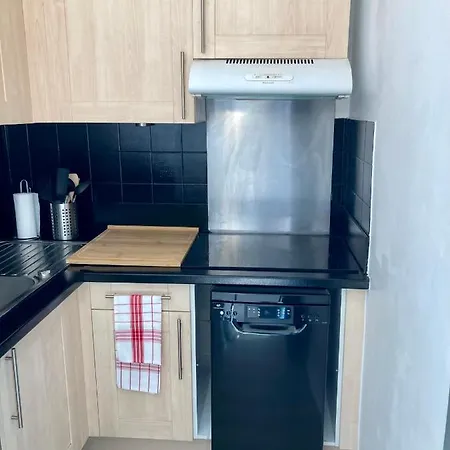 Charming 1 Bedroom Flat, Center With Pool And Car Park דירה ביאריץ
