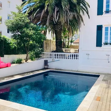 Charming 1 Bedroom Flat, Center With Pool And Car Park דירה