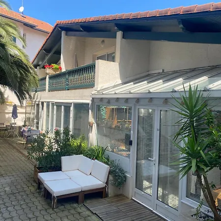 Charming 1 Bedroom Flat, Center With Pool And Car Park *