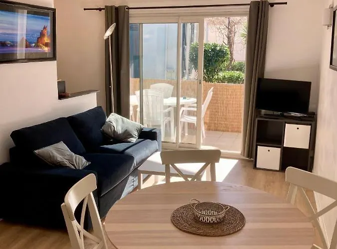 Charming 1 Bedroom Flat, Center With Pool And Car Park アパート