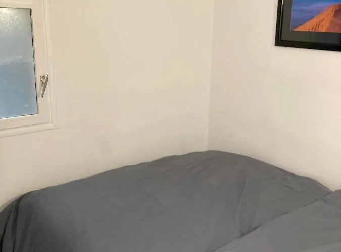 Charming 1 Bedroom Flat, Center With Pool And Car Park Lejlighed