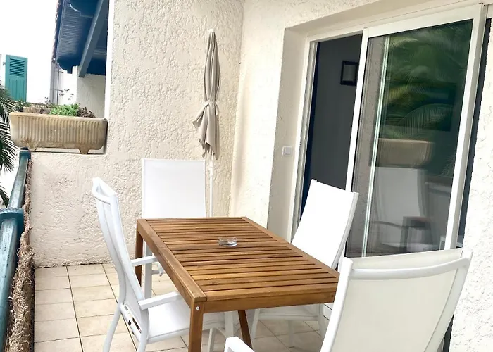 Lejlighed Charming 1 Bedroom Flat, Center With Pool And Car Park