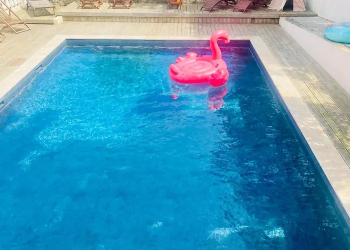 Apartament Charming 1 Bedroom Flat, Center With Pool And Car Park